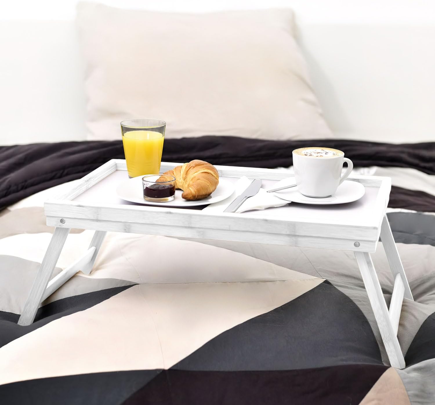 Klappbares Serviertablett aus Bambus für Frühstück im Bett