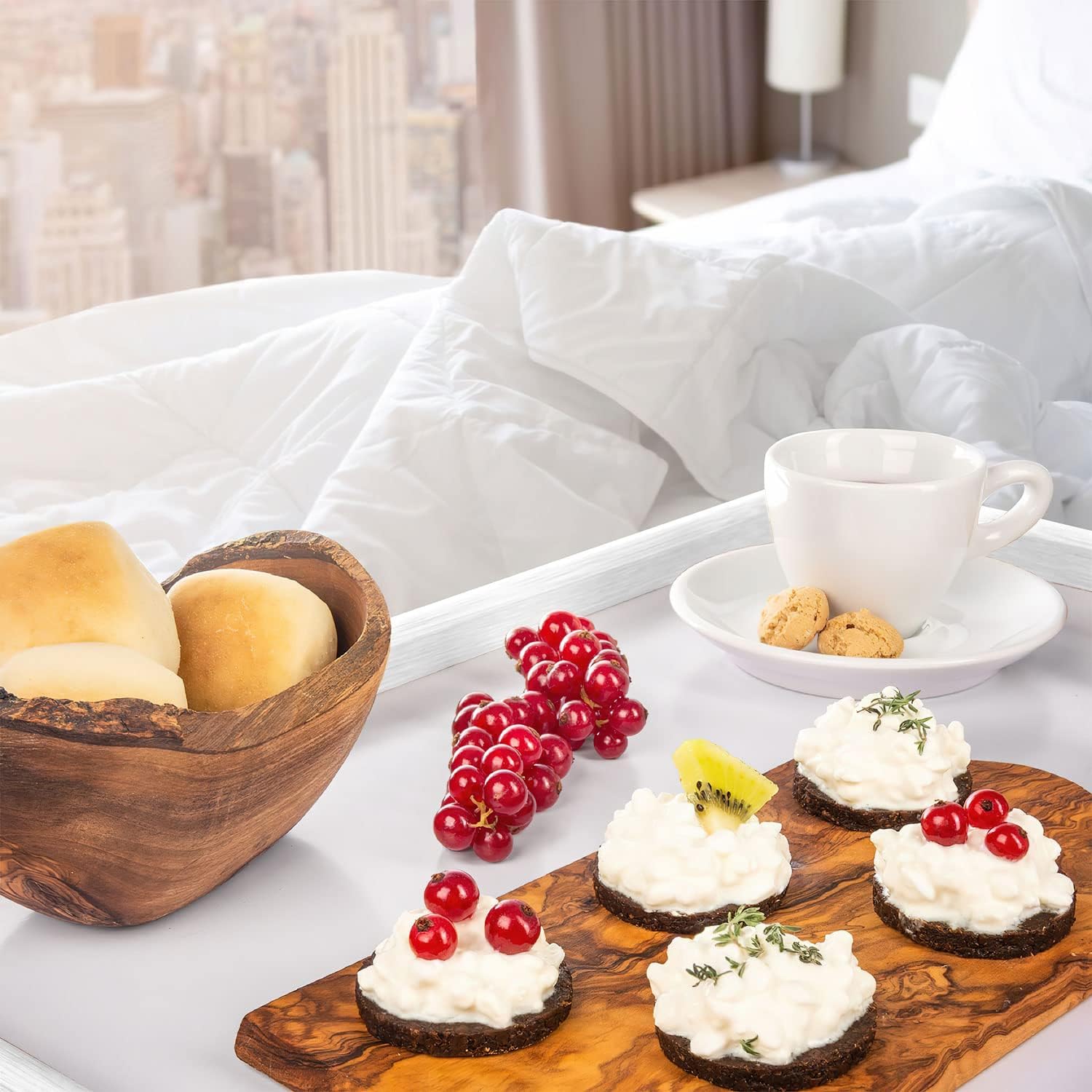 Klappbares Serviertablett aus Bambus für Frühstück im Bett