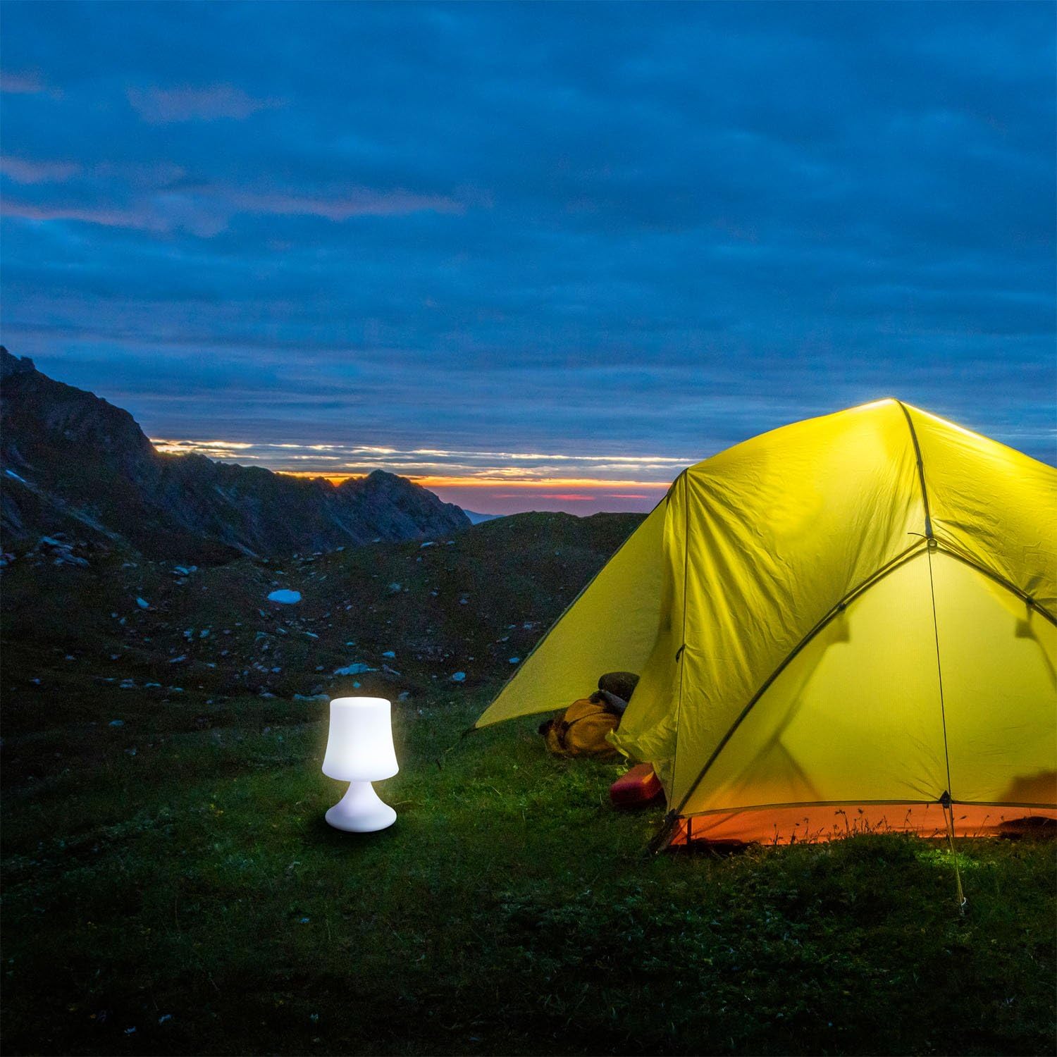 LED Outdoor Lampe mit Akku - Wasserfeste Tisch- & Hängeleuchte