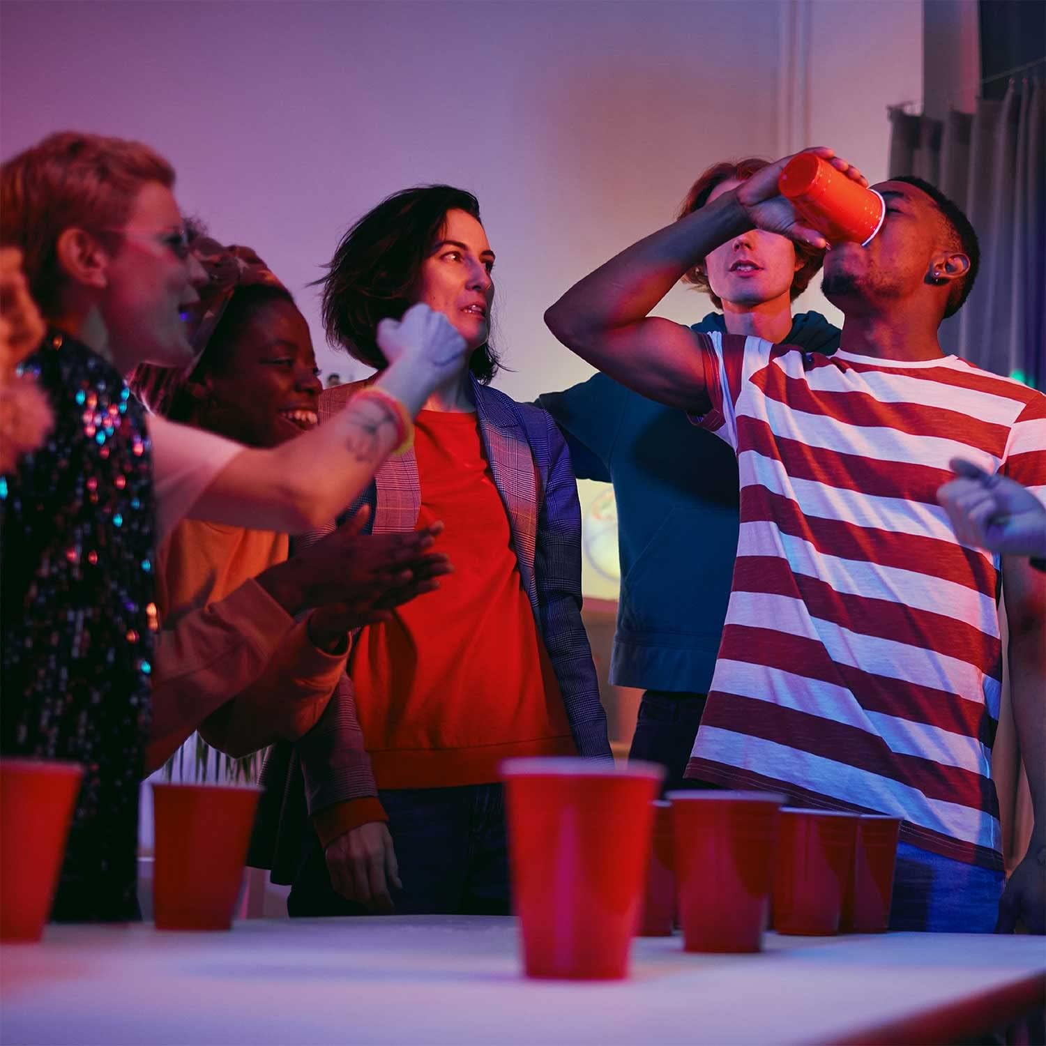 100 Wiederverwendbare Beer Pong Becher Rot - 473 ml & 3 Bälle