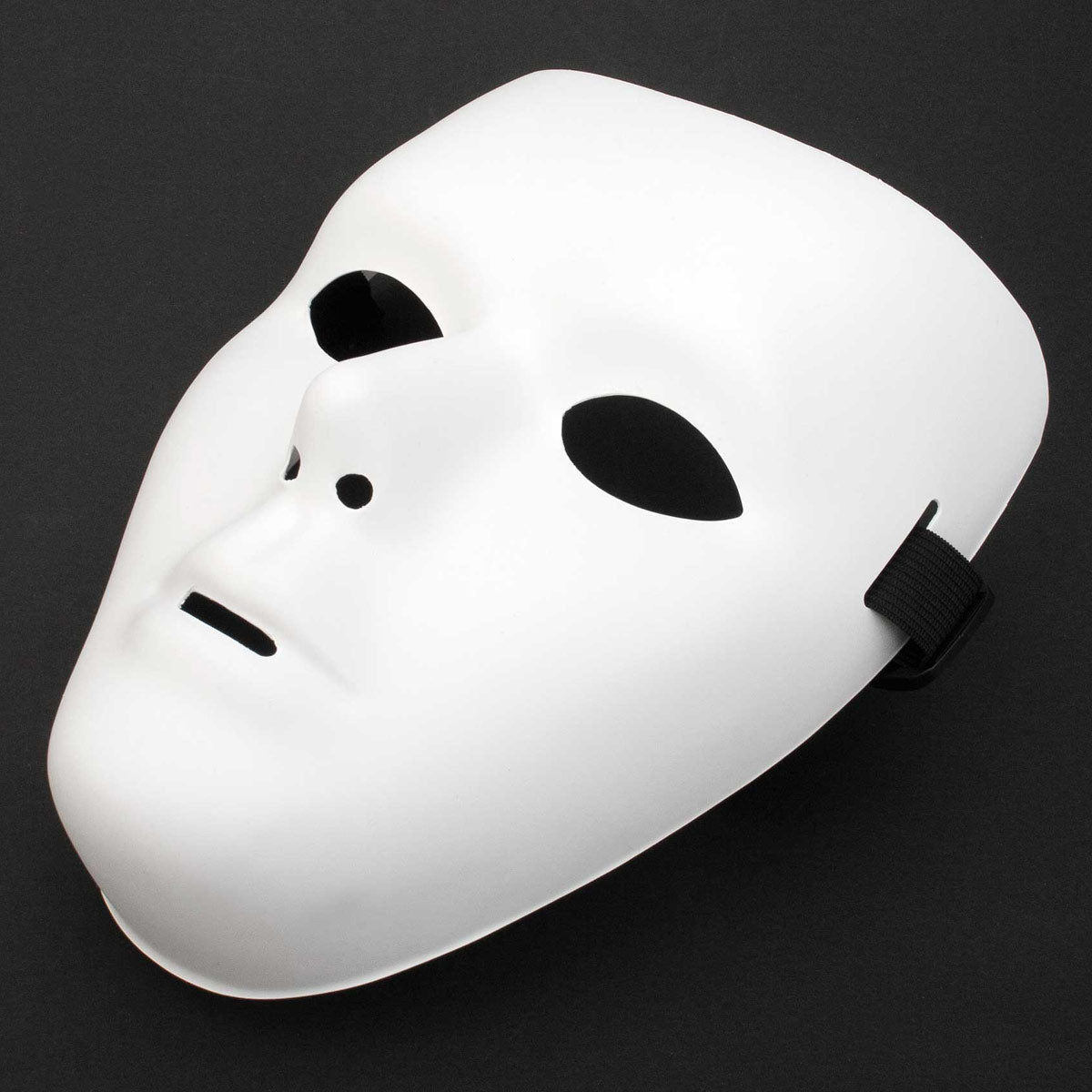 anonyme-weisse-Maske-maskulin