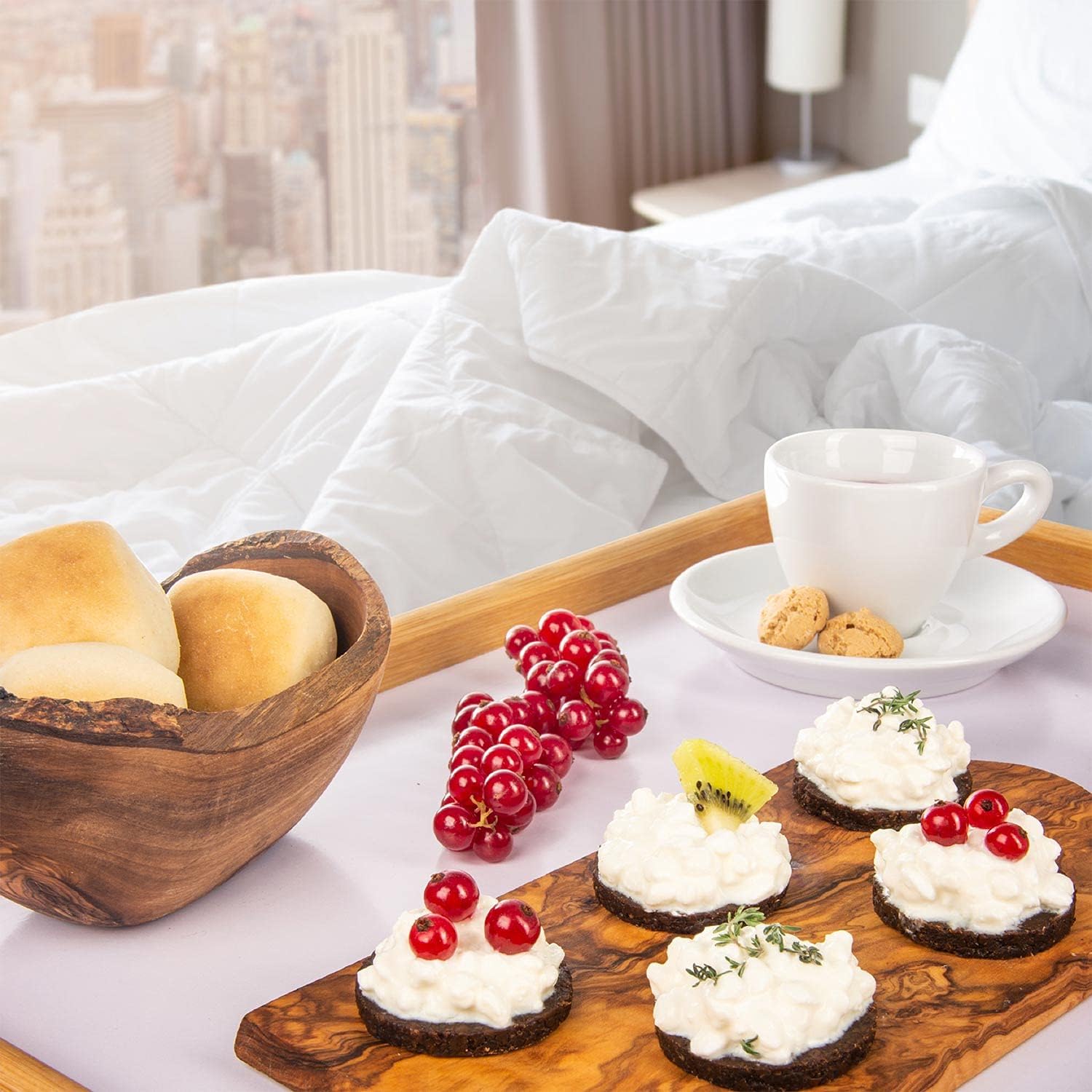 Klappbares Serviertablett aus Bambus für Frühstück im Bett