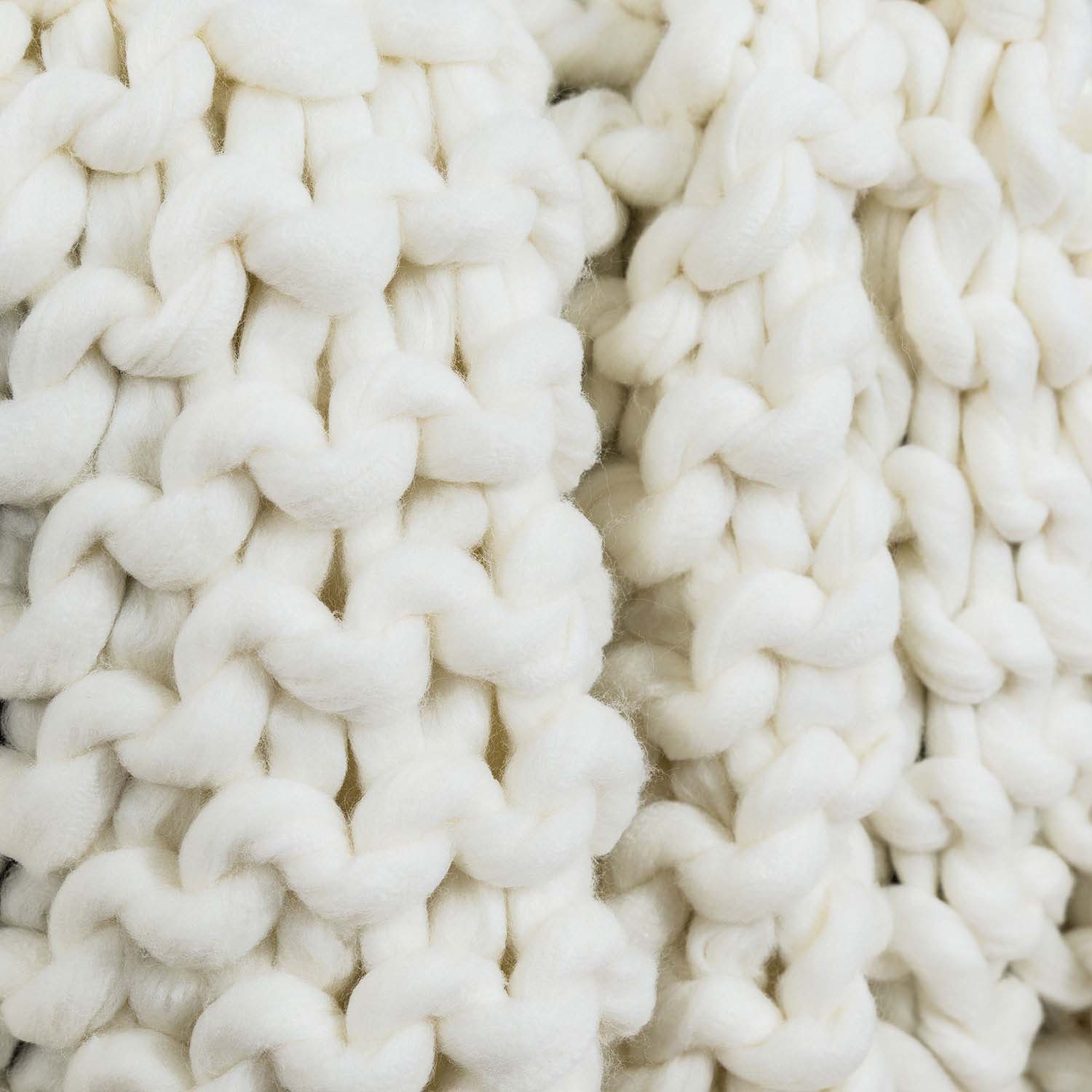 grobe-strickdecke-creme-weiss