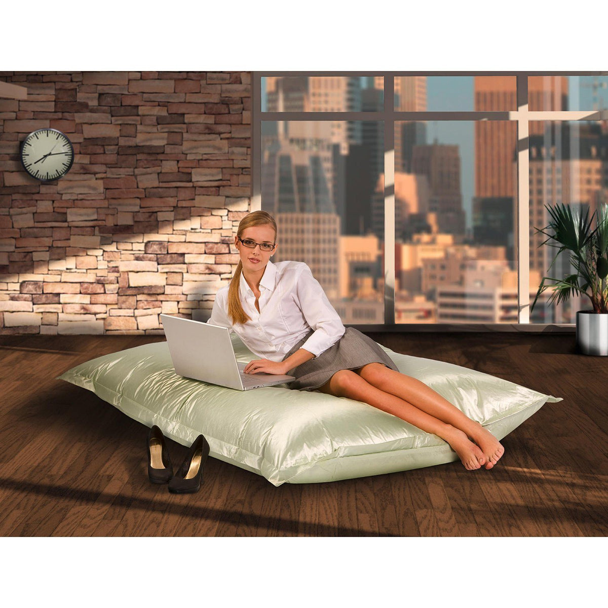 Smoothy-Sitzsack Metallic Silber XXL im Wohnraum